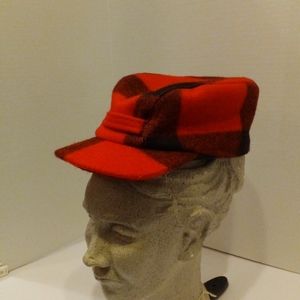 Men's red & black plaid Filson hat made of 100% virgin wool. Size. XL